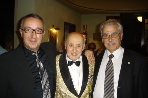 DSC04310 Pepe Monfort, May Royer y Josep Romà en la entrega a May Royer de la Medalla de Oro al Mérito Mágico